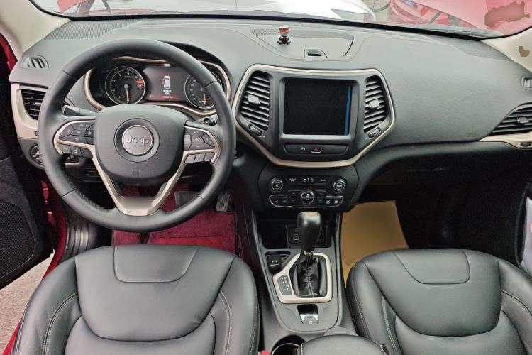 Used Jeep Cherokee 2016 2.4L Leading Smart Version
