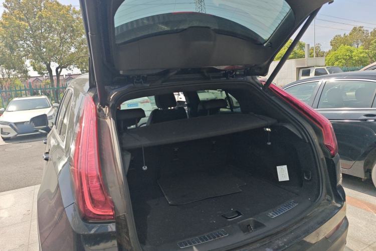 Used Cadillac XT4 2020 Revised Version 28T Two-Wheel Drive Luxury Edition Trunk