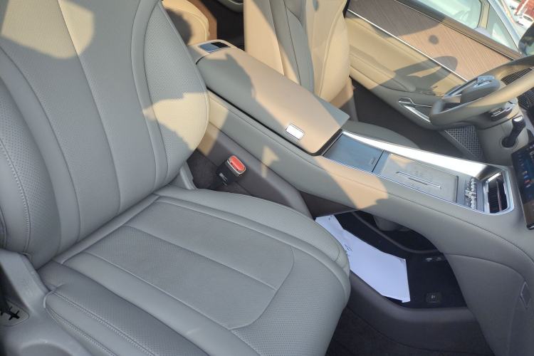 Used Denza N9 2025 Prestige Version Right Front Seat