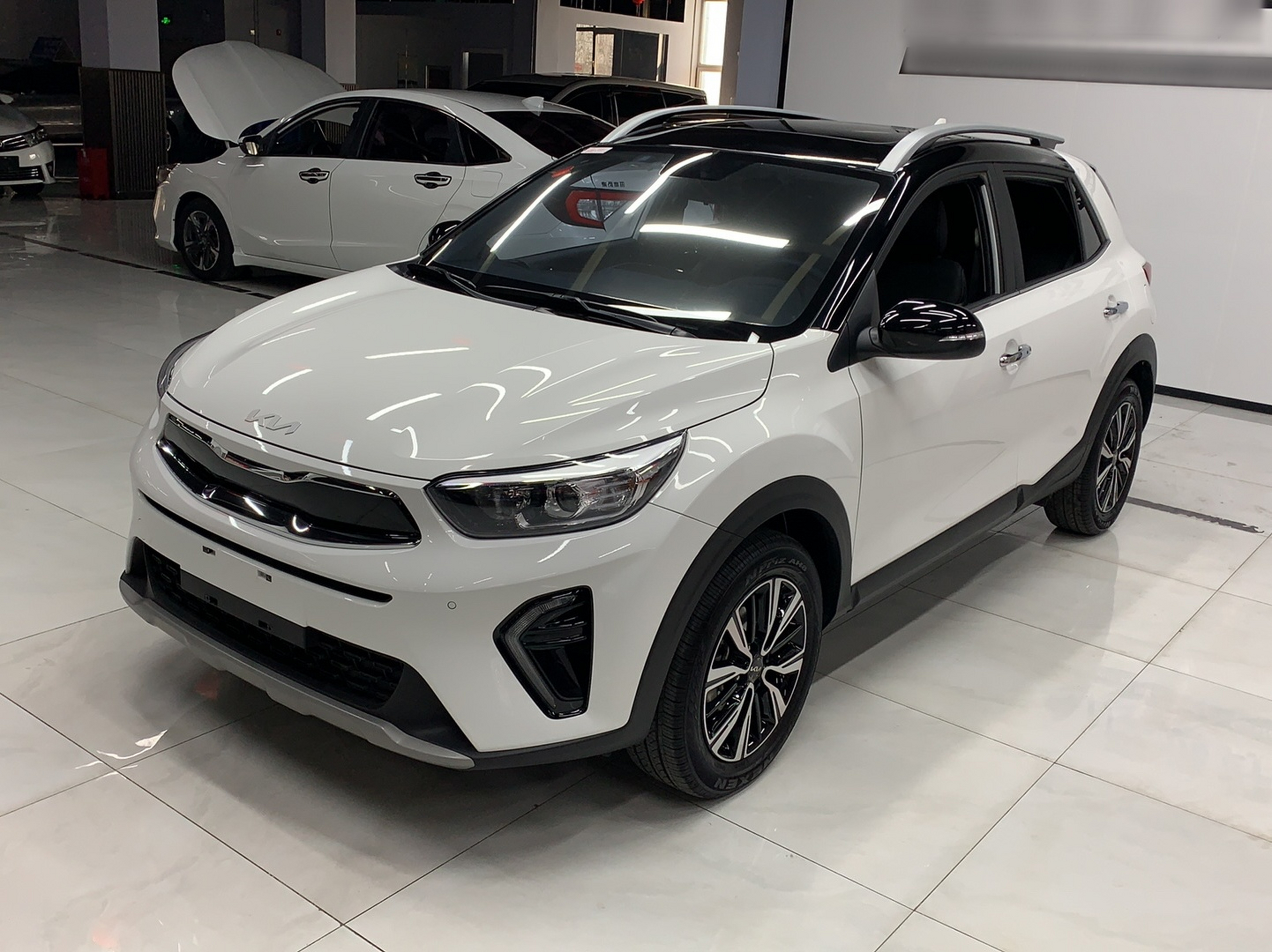 Под передней частью автомобиля