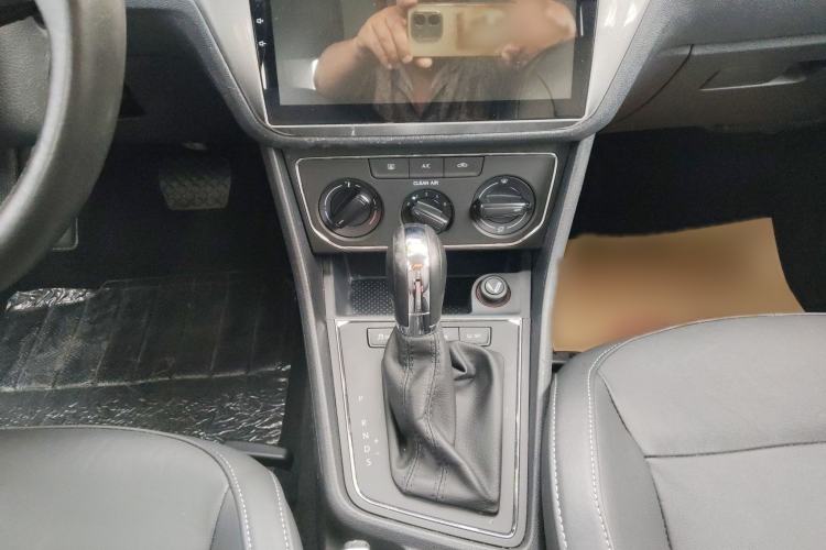 Used Volkswagen Lavida 2015 1.6L Automatic Comfort Edition Interior 7