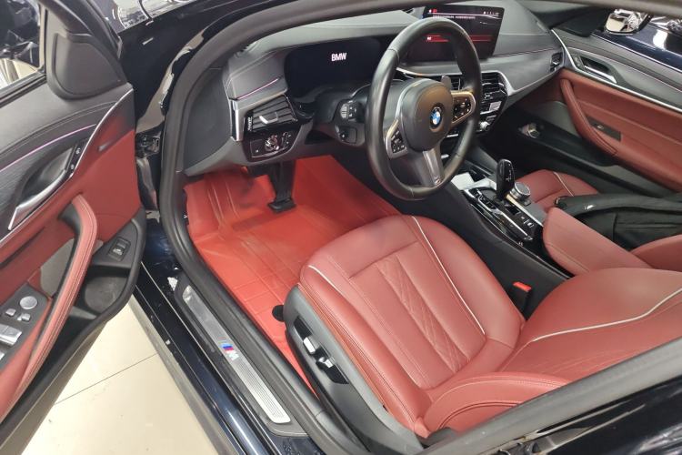 Used BMW 5 Series 2022 Restyled 530Li Leading Edition M Sport Package Driver Seat