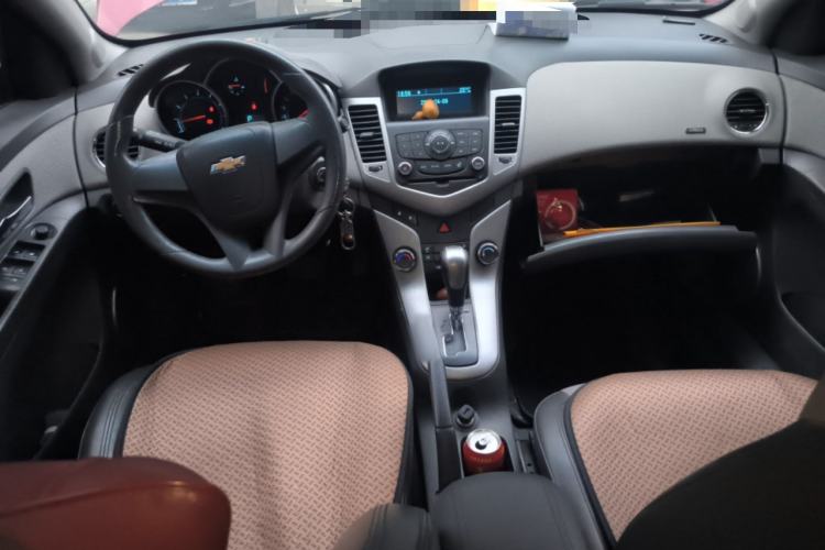 Used Chevrolet Cruze 2011 1.6L SE Automatic Center Console