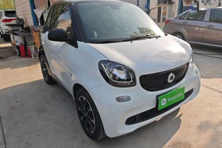 Used smart fortwo 2015 1.0L 52 kW Hardtop Passion Edition Front Right 45 Deg