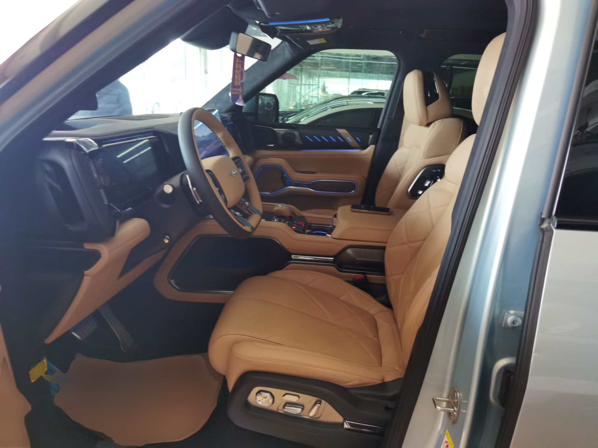 المقاعد الأمامية داخل السيارة