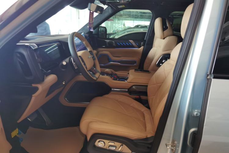 Used Formula Leopard 8 2025 Smart & Brave Flagship Edition 7 Seats
