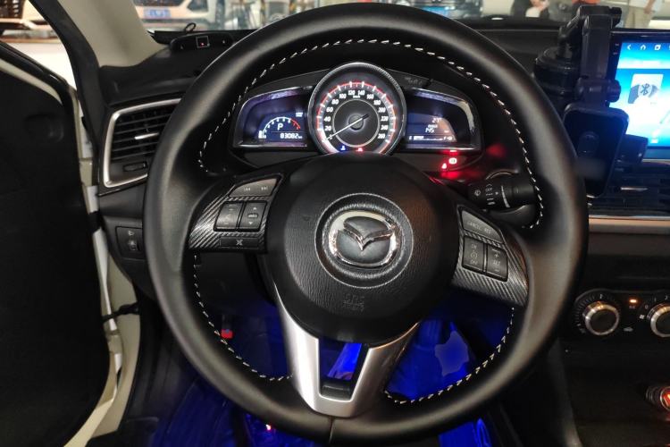 Used Mazda 3 Axela 2016 Sedan 1.5L Automatic Comfort Model