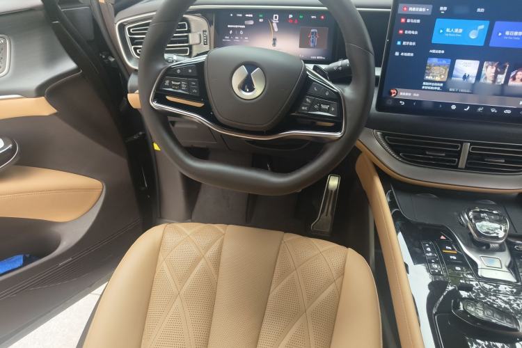 Used Denza D9 2025 DM-i Intelligent Drive 1020 Four-Wheel Drive Flagship Model
