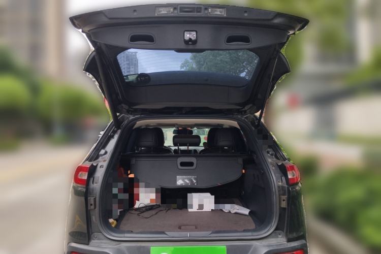 Used Jeep Cherokee 2016 2.4L Superior Edition Trunk