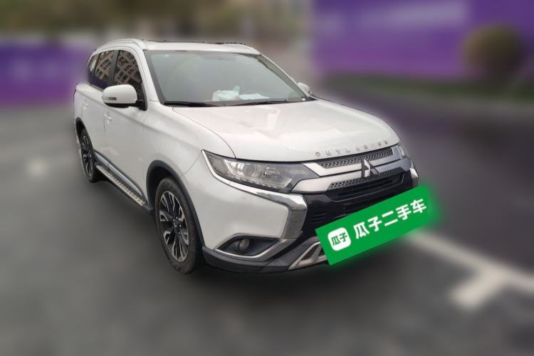 Used Mitsubishi Outlander 2019 2.0L Two-Wheel Drive Comfort Edition 5 Seats China VI Standard Front Right 45 Deg