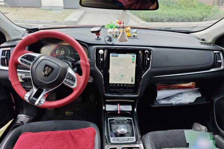 Used Roewe i6 New Energy 2017 45T Hybrid Connective Smart Luxury Edition Center Console