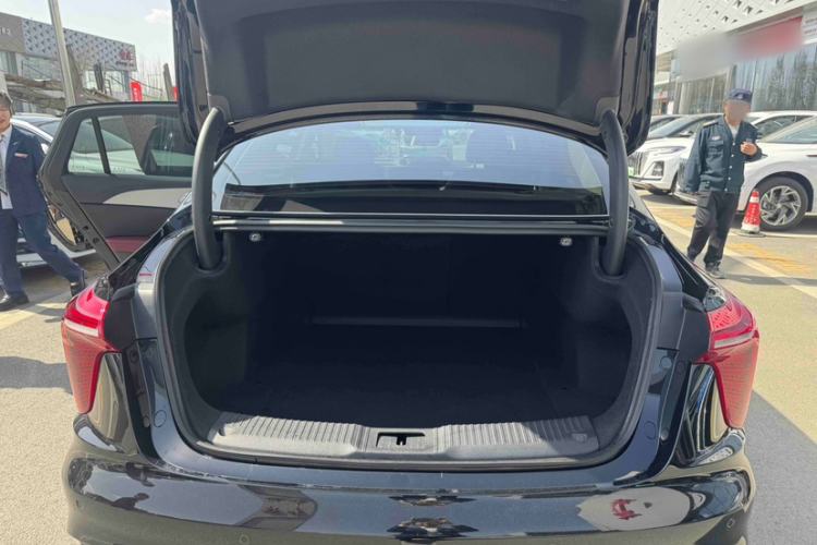 Used Hongqi H5 PHEV 2025 170 Super Hybrid Version Interior 6