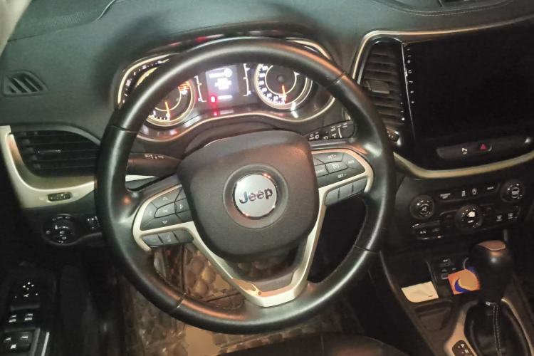 Used Jeep Cherokee 2016 2.4L Leading Edition
