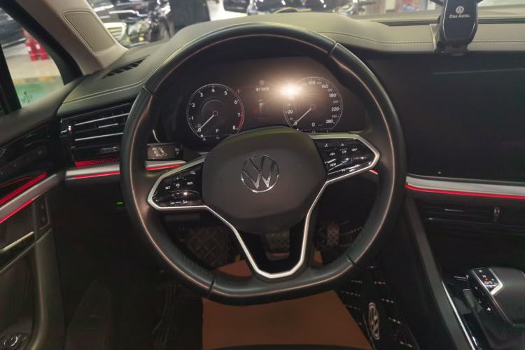 Used Volkswagen Touareg 2021 3.0 TSI Luxury Edition Black Diamond Sport Package Steering Wheel