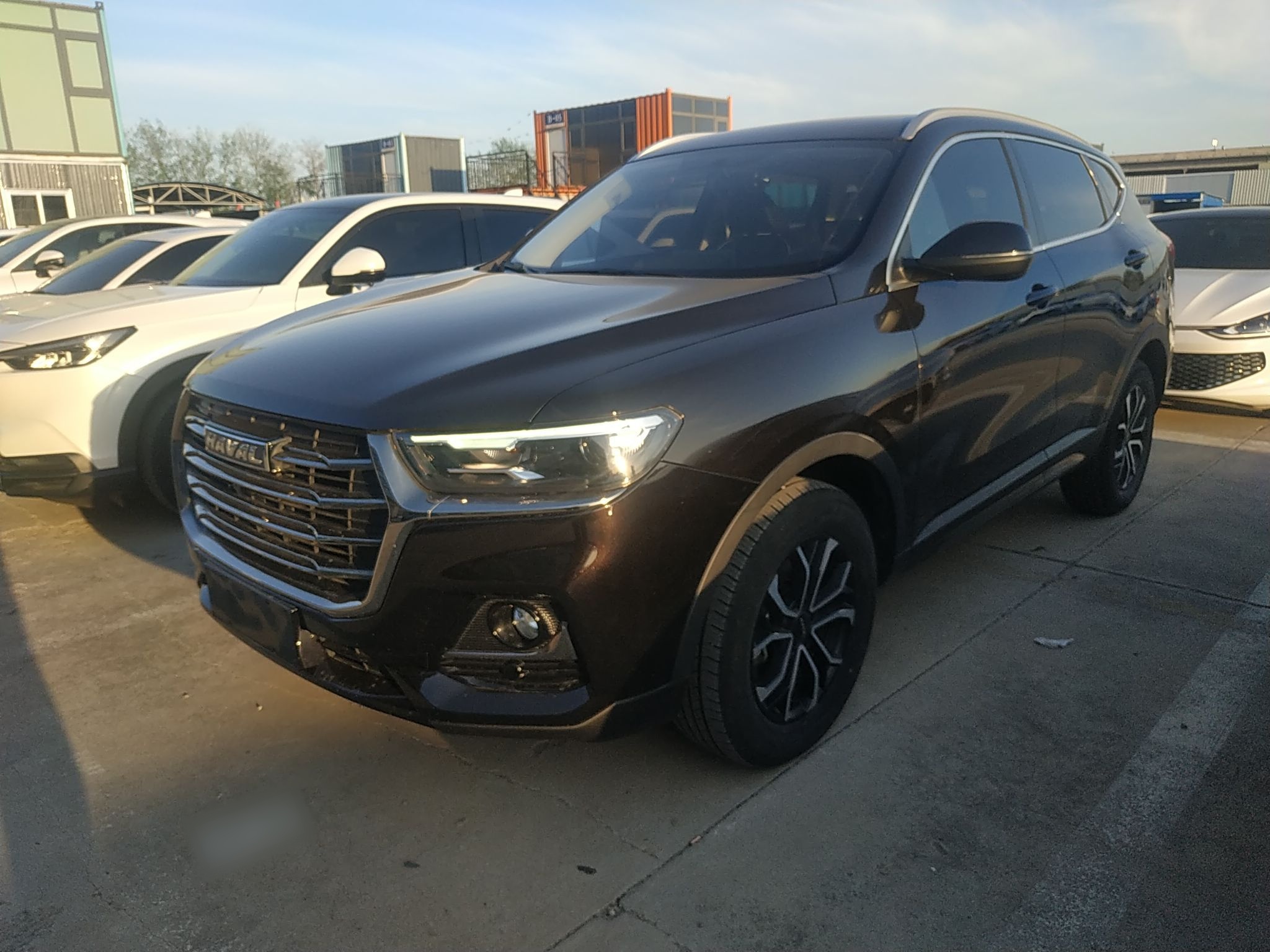 تحت مقدمة السيارة