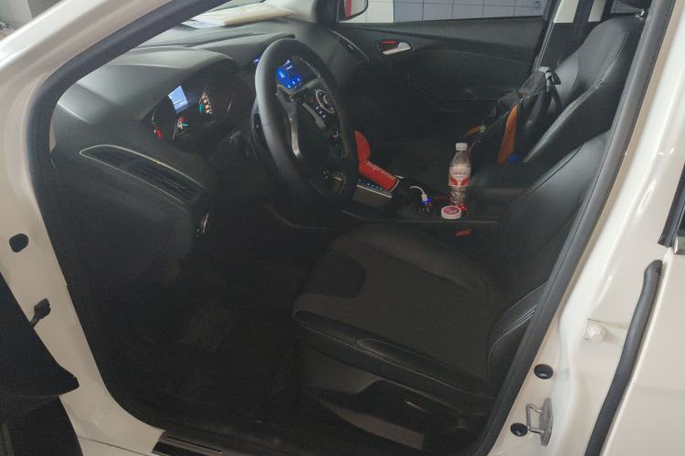 Used Ford Focus 2012 Hatchback 2.0L Automatic Luxury Sport Model Left Front Seat