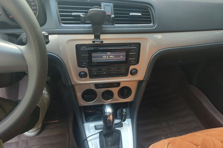 Used Volkswagen Lavida 2013 Revised Classic 1.6L Automatic Fashion Edition