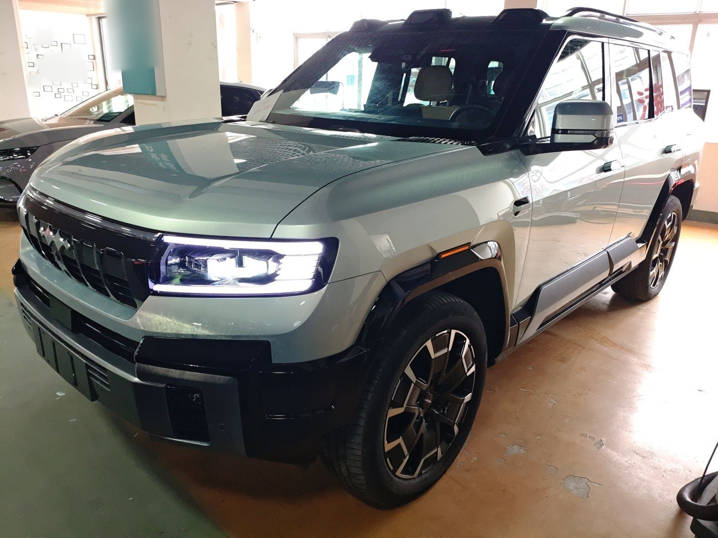 Под передней частью автомобиля