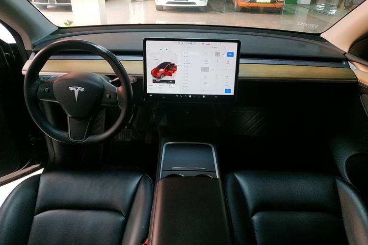 Used Tesla Model Y 2021 Long-Range All-Wheel-Drive Version
