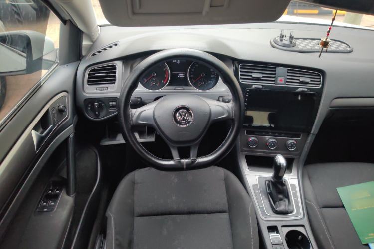 Used Volkswagen Golf 2016 1.6L Automatic Fashion Model