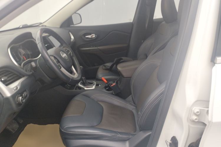 Used Jeep Cherokee 2016 2.4L Leading Edition Left Front Seat