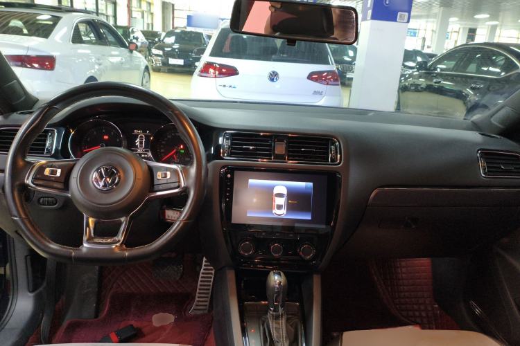 Used Volkswagen Sagitar 2016 280TSI Automatic R-Line Center Console