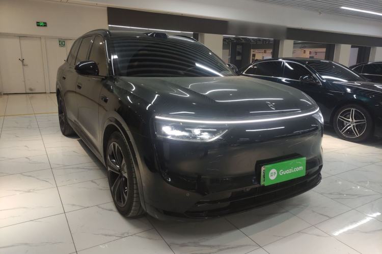 Used Hima AITO M8 2025 Extended-Range Ultra Version 53.4 kWh 6-Seater Edition Front Right 45 Deg