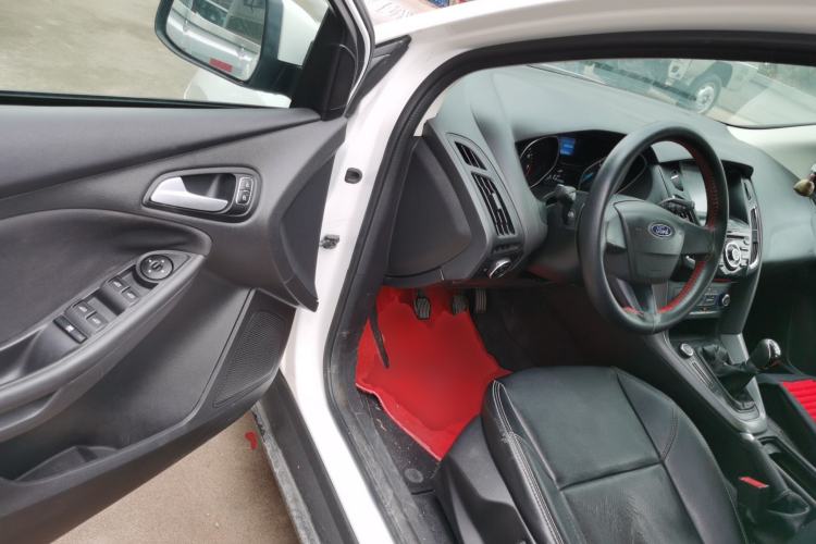 Used Ford Focus 2017 Hatchback 1.6L Manual Comfort Plus SmartDrive Edition
