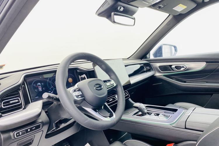 Used GAC Trumpchi GS8 2024 Linghang Series 2.0 TGDI Two-Wheel Drive Luxury Smart Connectivity Version Interior 1