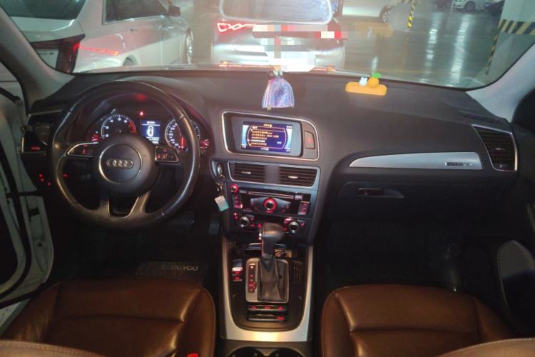 Used Audi Q5 2015 40 TFSI Technology Edition Center Console