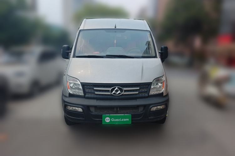 Used SAIC MAXUS Xintu V80 2017 2.5T 5-Speed Manual Aoyuntong National V Short Wheelbase Mid-Roof 5/6/10-Seater Front