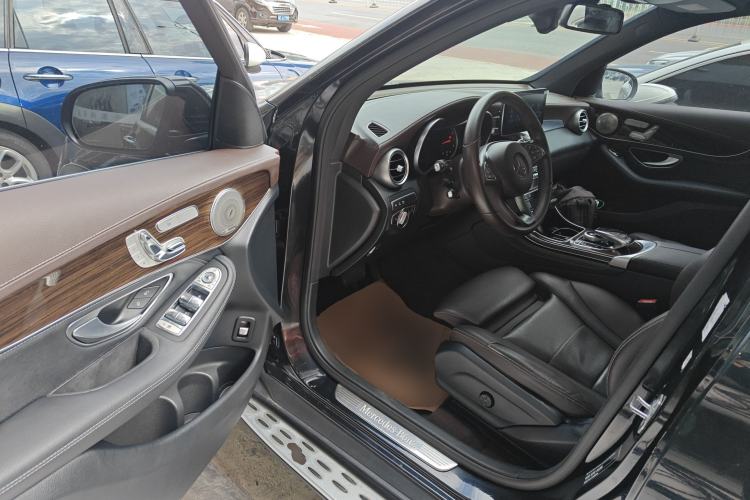 Used Mercedes-Benz GLC 2019 Facelift GLC 260 L 4MATIC Luxury Model
