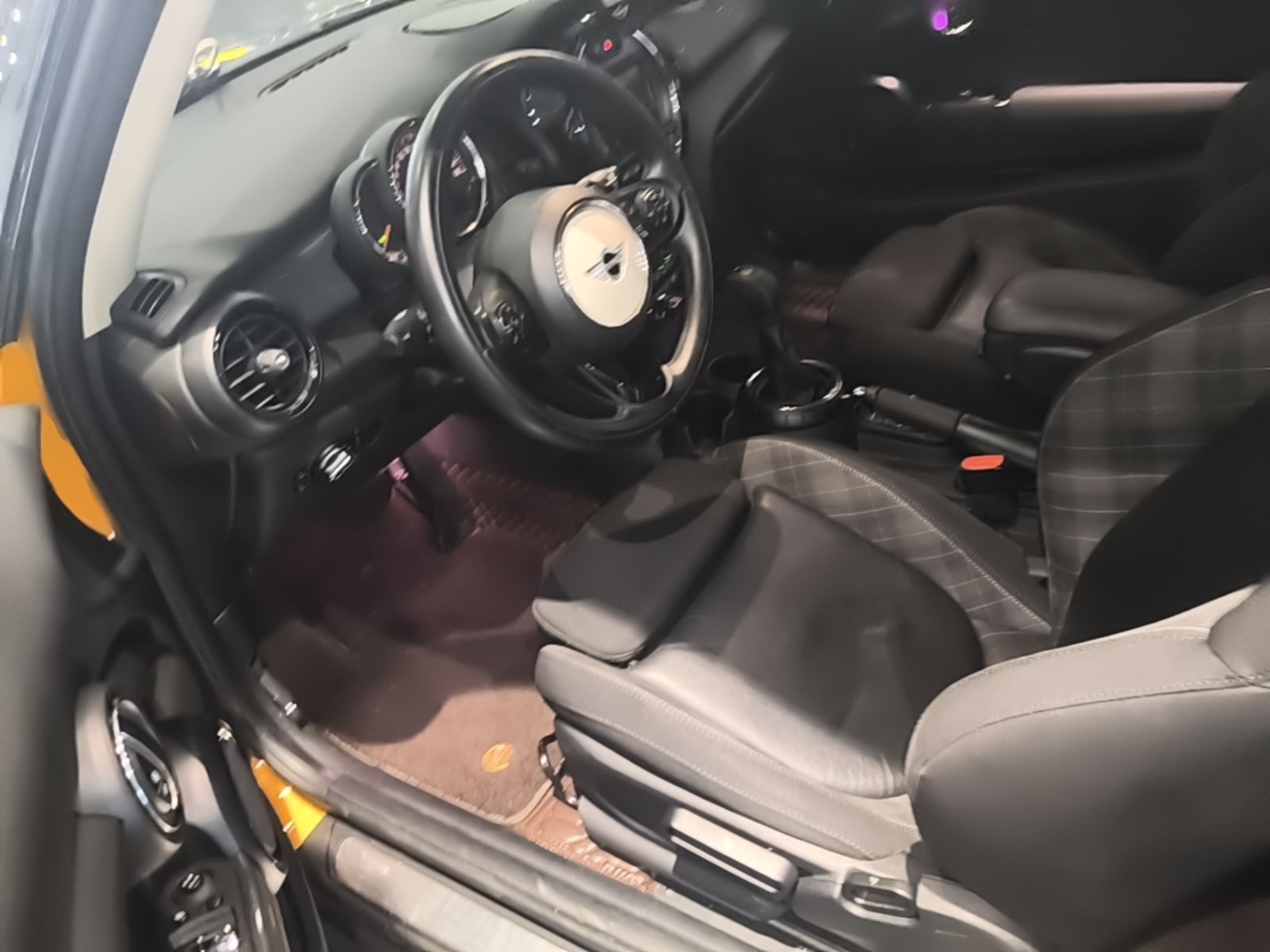 Vordere Reihe im Auto