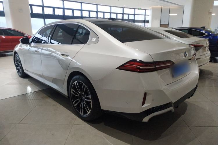 Used BMW 5 Series 2024 530Li Leading Model M Sport Package Exterior 2