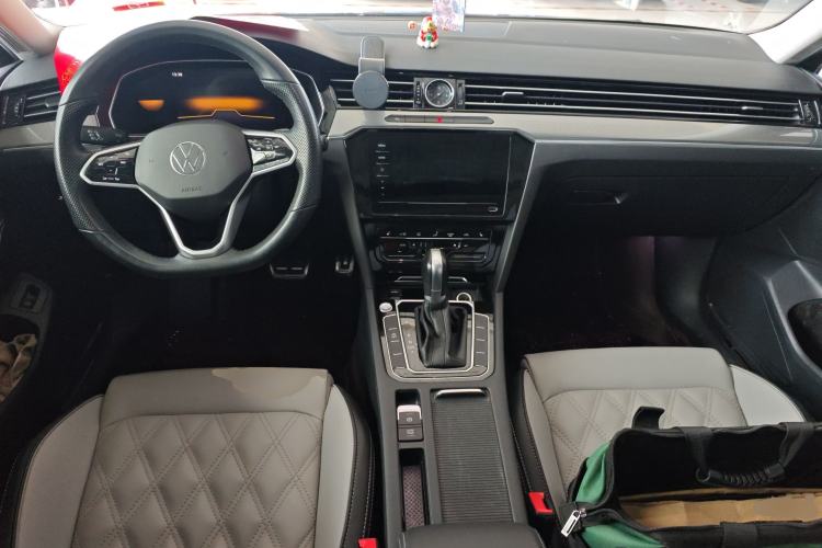 Used Volkswagen Magotan 2023 2 Million Units Limited Edition 330TSI DSG Leading Version