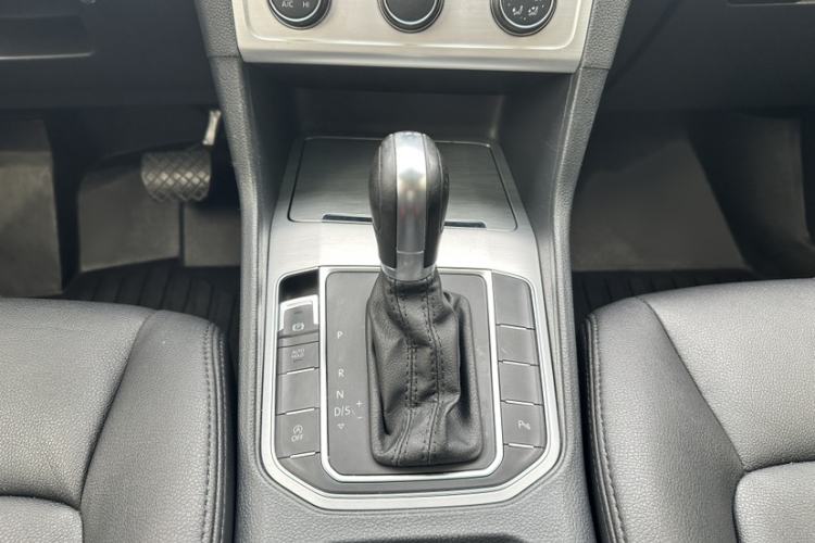 Used Volkswagen Golf Sportsvan 2016 230TSI Automatic Trend Edition Gear Lever