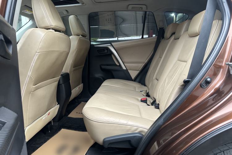 Used Toyota RAV4 2013 2.5L Automatic 4x4 Elite Edition Interior 5