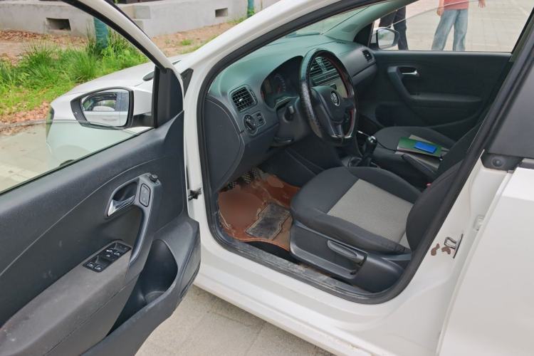 Used Volkswagen Polo 2016 1.4L Manual Fashion Model