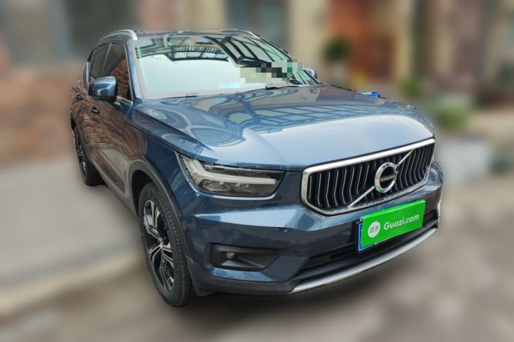 Used Volvo XC40 2020 T4 Four-Wheel Drive Smart Luxury Edition Front Right 45 Deg