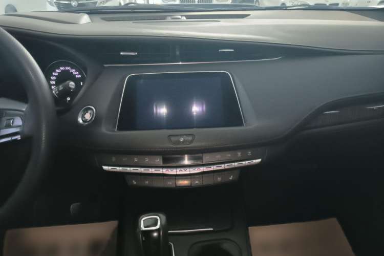 Used Cadillac XT4 2018 28T 4x4 Platinum Edition