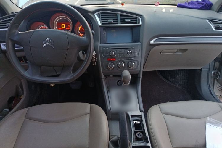 Used Citroen C4L 2013 1.6L Automatic Jingxiang Edition Center Console