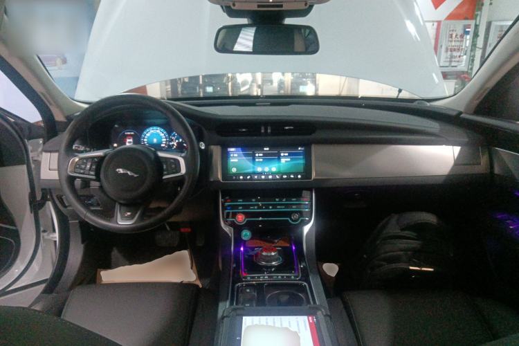 Used Jaguar XFL 2020 XFL 2.0T P200 Two-Wheel-Drive Elite Edition Center Console