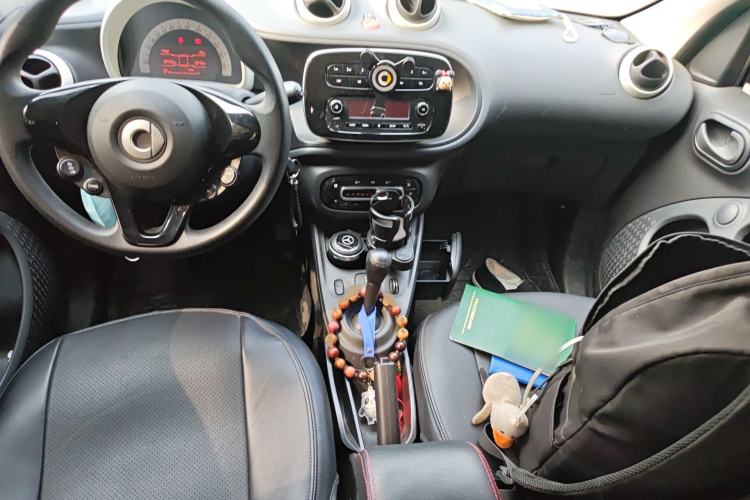 Used smart forfour 2018 1.0L 52 kW Dynamic Edition Center Console