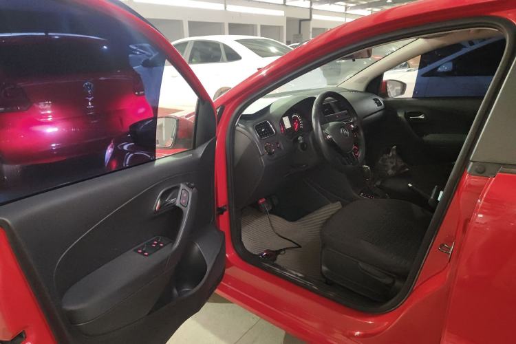 Used Volkswagen Polo 2016 1.6L Automatic Comfort Model
