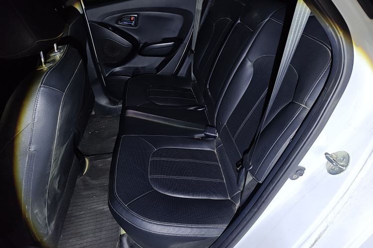 Used Hyundai ix35 2013 2.0L Automatic Two-Wheel Drive Smart GLS China IV Standard Interior 4