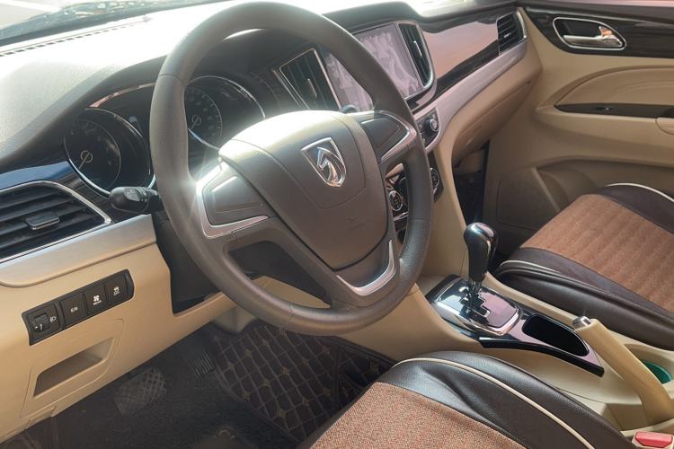 Used Baojun 730 2016 1.8L iAMT Comfort Version 7 Seats
