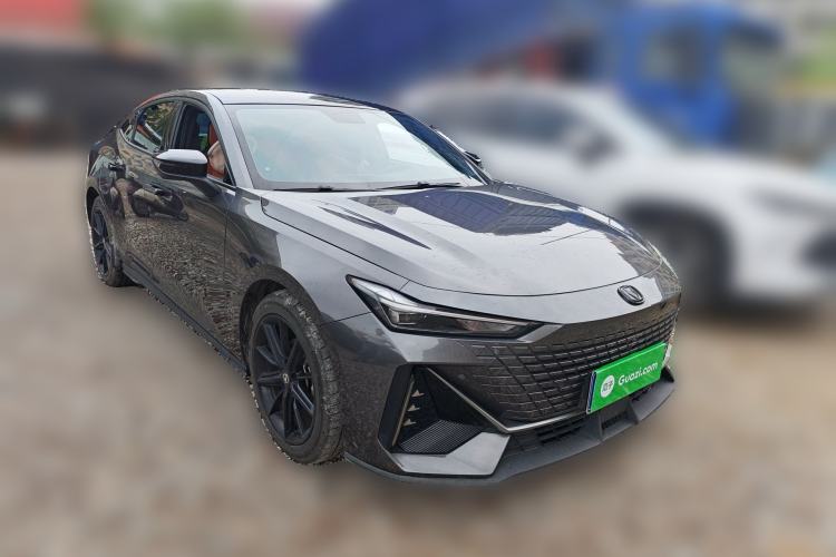 Used CHANGAN UNI-V 2022 1.5T Prestige Version Front Right 45 Deg