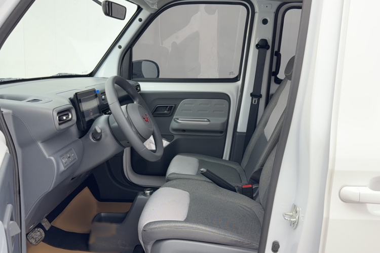 Used Wuling Zhiguang New Energy 2025 Model 305km Ambitious Edition Interior 8