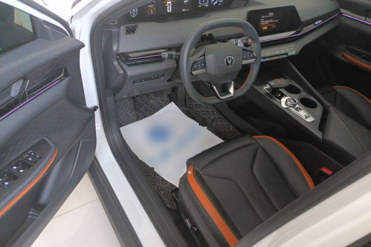 Used CHANGAN UNI-V 2025 1.5T 500Bar High-Energy Version