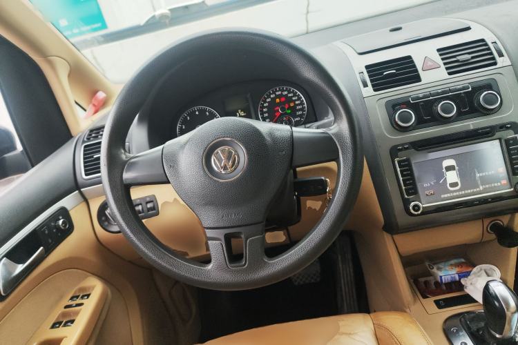 Used Volkswagen Touran 2011 1.4T DSG Zhiya Edition 5 Seats Steering Wheel